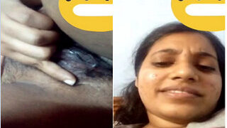 Desi Girl Shows Her Wet Pussy On VC | Viral MMS