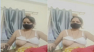 Desi Bhabhi Give Handjob | Viral MMS