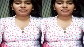 Desi Village Girl Shows Boobs | Viral MMS