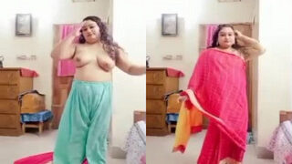 Horny Desi Girl Shows Her Nude Body | Viral MMS