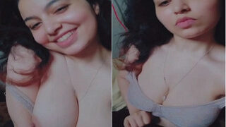 Sexy Desi Girl Shows Her Big Boobs | Viral MMS