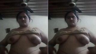 Desi Village Bhabhi Shows Her Boobs | Viral MMS