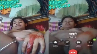 Desi Bhabhi Shows Fingering On Vc | Viral MMS