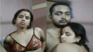 Desi Cpl Romance And Shows Boobs | Viral MMS