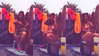 Desi Bhabhi OutDoor Bathing | Viral MMS