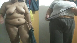 Desi Bhabhi Strip Cloths And Shows Nude Body | Viral MMS