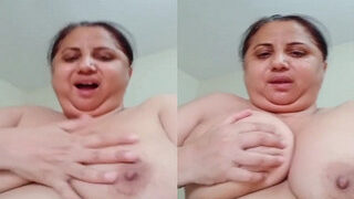 Horny Aunty Shows Big Boobs And Pussy | Viral MMS