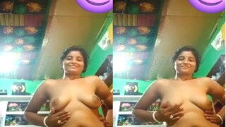 Sexy Desi Bhabhi Shows Boobs | Viral MMS