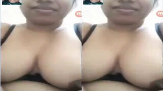 Sexy Desi Girl Shows Her Big Boobs | Viral MMS