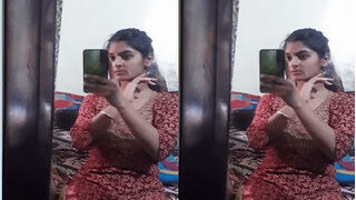 Sexy Desi Girl Shows Her Boobs | Viral MMS