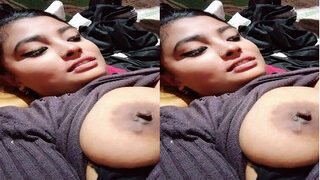Desi Bhabhi Shows Her Boobs | Viral MMS