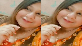 Sexy Desi Girl Shows Her Big Boobs | Viral MMS