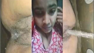 Horny Desi Girl Pissing | Viral MMS