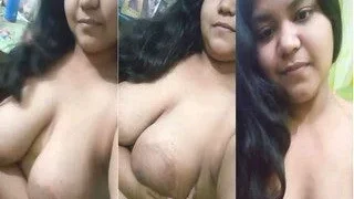 Desi Girl Shows Her Big Boobs | Viral MMS