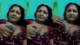 Desi Aunty Shows Boobs | Viral MMS