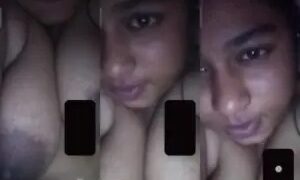 Desi BBW Bhabhi Shows Boobs | Viral MMS