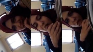 Sexy Hijabi Gf Sucking After Class | Viral MMS
