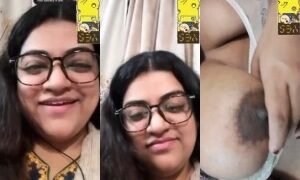 Horny Desi Girl Fingering Shows Big Boobs On VC | Viral MMS