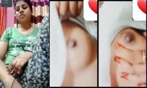 Hot Desi Girl Shows Boobs | Viral MMS